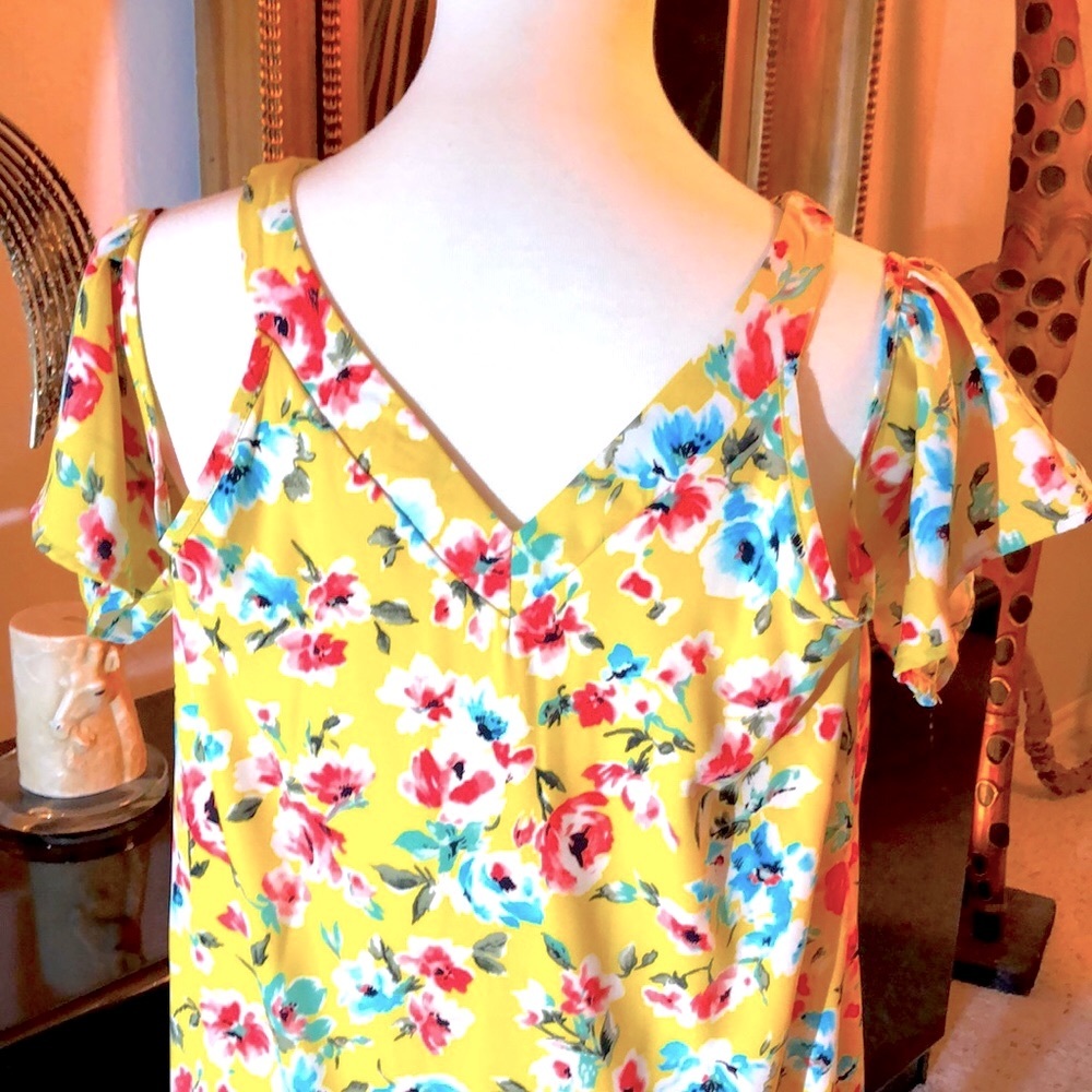 SZ M COLD SHOULDER DRESS. NWOT